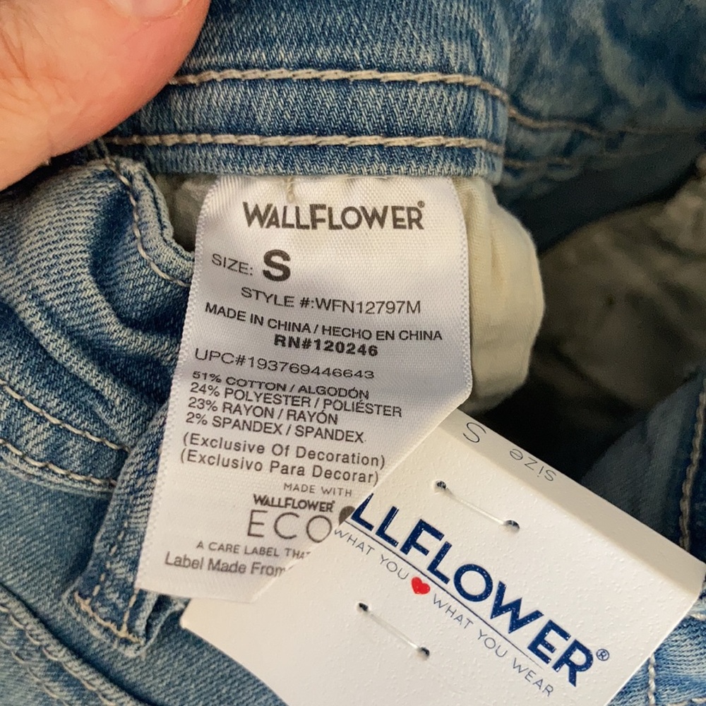 Wallflower overall the Tomboy ankle distressed jean overall with instastretch - Picture 14 of 17